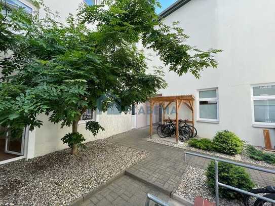 Kleine, ruhig gelegene 1 Zimmer Wohnung im Hinterhaus, wird frisch renoviert, neue Einbauküche