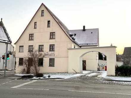 Wohngebäude mit ehemaliger Gastronomie und großem bebaubaren Grundstück im Herzen von Langenau