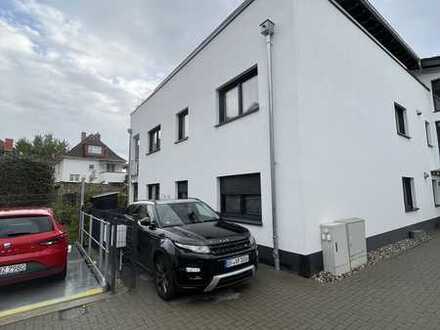 Neuwertige 4-Zimmer-Wohnung mit Balkon und Einbauküche in Offenbach am Main
