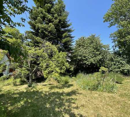 Baugrundstück und Mehrgenerationenhaus mit großem Garten