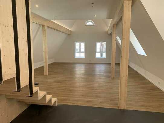 Loftartige Maisonette-Wohnung mit gehobener Innenausstattung mit Balkon und EBK in MA-Seckenhe