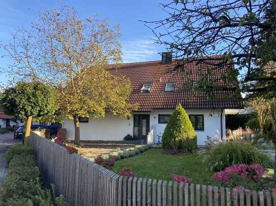 Großes modernisiertes Landhaus mit wunderschönem Garten