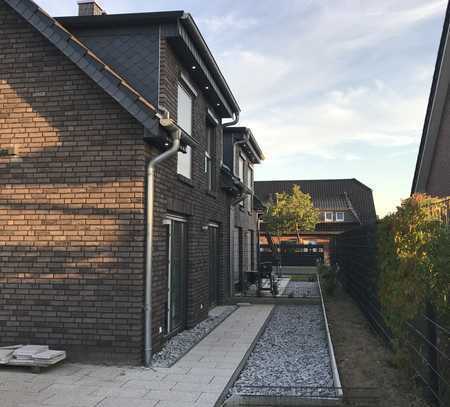 Schöne Doppelhaushälfte mit (138 qm Wfl), 4 Zimmer zur Miete in Dollbergen