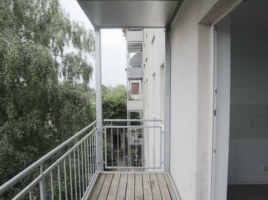 Schöne helle 4- Raumwohnung mit Balkon
