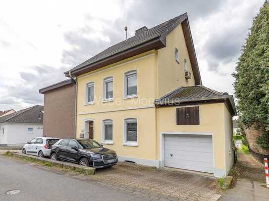 Zweifamilienhaus / freistehend mit Vollkeller / 2 Loggien / Garten / 2 Garagen + Stellplätze