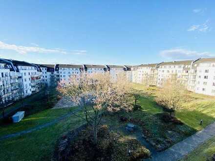 langjährig vermietet - Dachgeschosswohnung mit Einbauküche + Tiefgarage in Schloßchemnitz