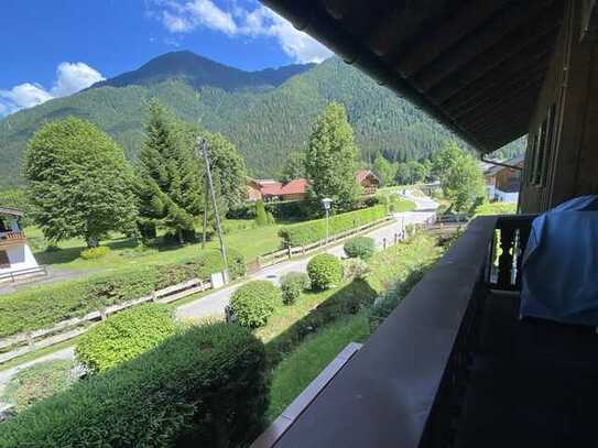 Tolle Lage, Stilvolle, gepflegte 3-Zimmer-Wohnung mit 2 Balkonen und Einbauküche in Rottach-Egern