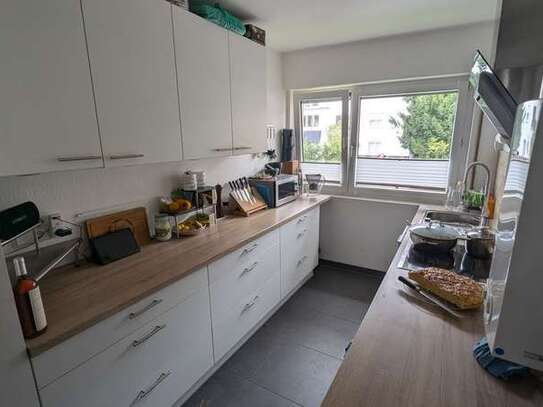 Helle, gepflegte 2,5-Zimmer-Wohnung mit Balkon und Einbauküche in Stuttgart-Gablenberg