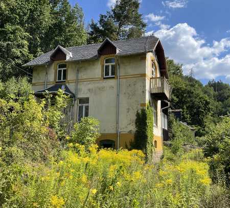 Denkmalgeschütze Villa der ehem. Patentpapierfabrik in Amtsberg südlich von Chemnitz auf 2.800 m²