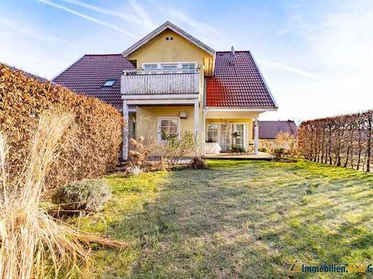 Zweifamilienwohnhaus mit Carportanlage in ruhiger Lage in Gachenbach