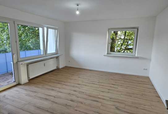 Erstbezug nach Sanierung mit Balkon und EBK: Stilvolle 2-Raum-Wohnung mit geh. Innenausstattung