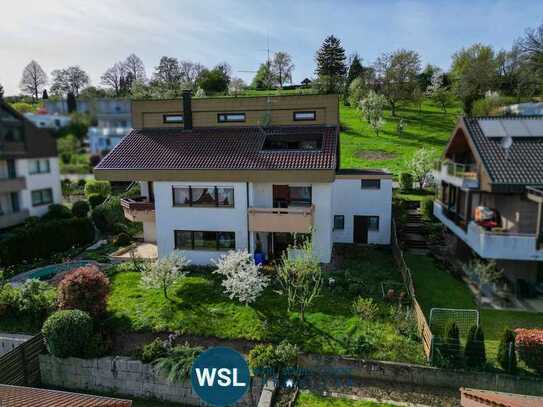 Stattliches Wohnhaus mit Einliegerwohnung, Doppelgarage und Weitblick in Nürtinger Stadtrandlage