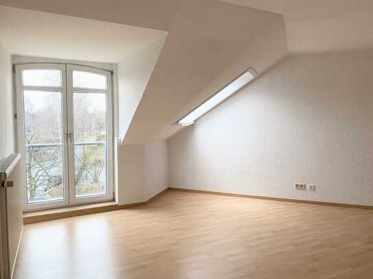 Charmante 2-Zimmer-Dachgeschosswohnung in Pinneberg – 63m² Wohnkomfort ab November 2024