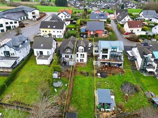 Attraktive DHH mit Terrasse, Garten mit Gartenhaus und 3 Stellplätzen