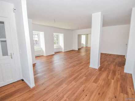 Provisionsfrei für den Käufer!
Beeindruckende 4-Zi.-Whg. mit Balkon und Altbaucharme in Wohltorf