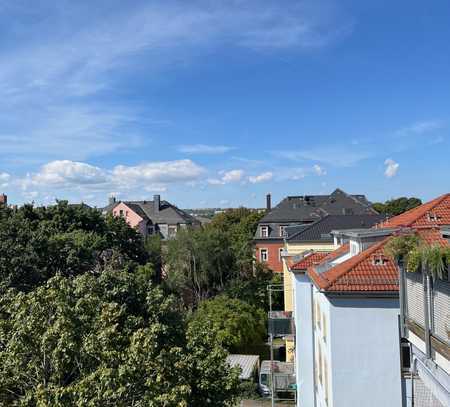 Eigennutz per sofort! Charmante Dachgeschosswohnung in beliebter Dresdner Stadtlage!