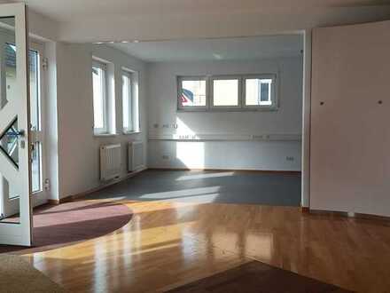 Zentralgelegene helle Laden-/Bürofläche