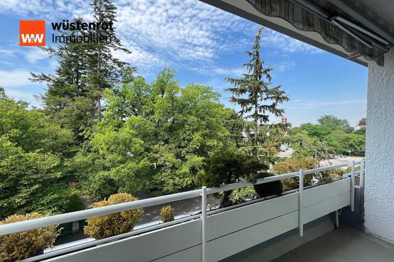 Sonnige, großzügige 2,5-Zimmer-Wohnung mit Blick ins Grüne