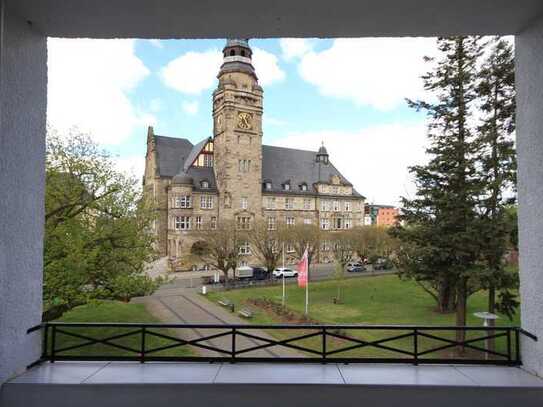 Großzügige und schöne 4-Zimmer-Altbauwohnung mit Loggia und traumhaften Blick aufs Rathaus