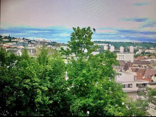 City, vollständig renovierte Wohnung mit drei Zimmern und Balkon in Stuttgart