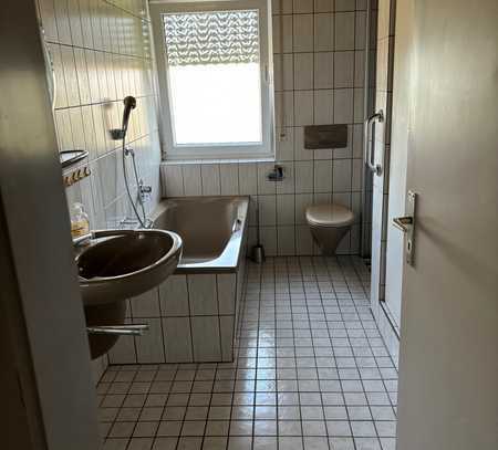 Günstige, gepflegte 4-Zimmer-Doppelhaushälfte mit EBK in Vöhringen