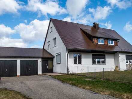 Schöne 4-Zimmer-Dachgeschosswohnung mit großem Garten und Gartenpavillion in Friolzheim