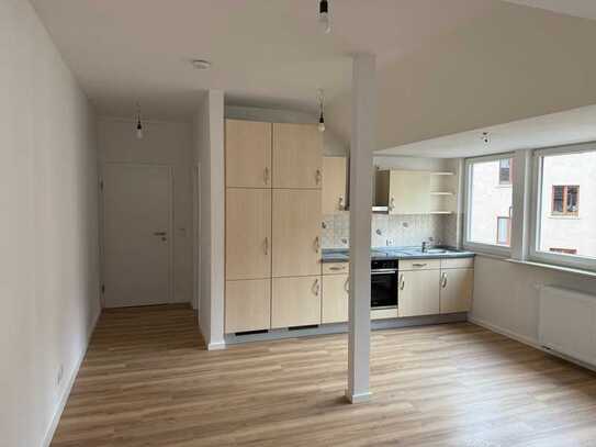 Toll ausgestattetes Apartment in zentraler Lage * EBK * TL-Bad * Pkw-Stpl. *