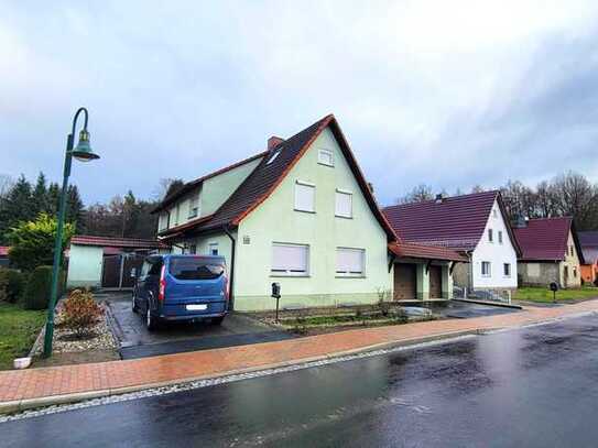 Werkstattträume werden wahr: Haus mit umfangreicher Ausstattung in idyllischer Lage