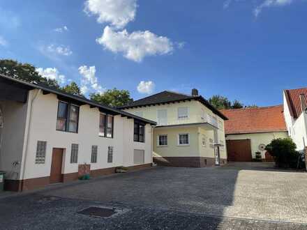 *NEU* GROßE HOFREITE MIT EINEM ZWEIFAMILIENHAUS, EINER WOHNUNG ZAHLREICHEN NEBENGEBÄUDEN UND KELLER!