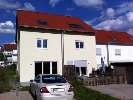 9km from Panzer Kaserne: Gepflegtes Reihenhaus mit fünf Zimmern und EBK