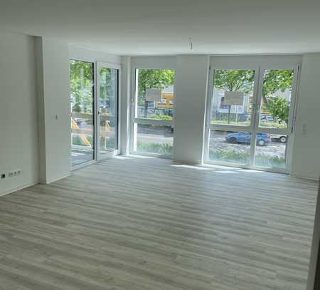 Neuwertige 2 Zimmer Wohnung 61m2 mit Balkon,Fußbodenheizung, Vinyl Boden und bodenebener Dusche