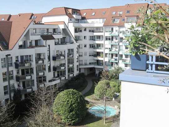 Helle und ruhige 2-Zimmer-Dachgeschosswohnung mit Terasse im Lukas-Carree