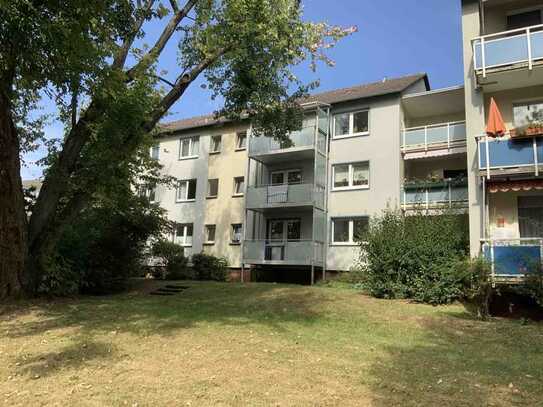 Gut geschnittene Familienwohnung mit Loggia