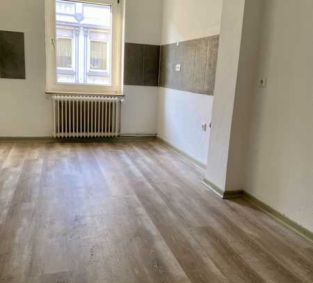 Helle, komplett renovierte 2-Zimmer-Wohnung in Duisburg Mittelmeiderich