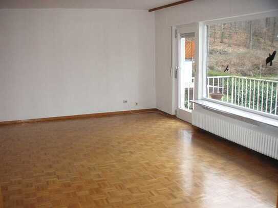 * seit 1992 IMMO-ZAHN * Für 1-2 Personen: Sonnige ETAGEN-WOHNUNG (1. OG) * mit SÜD-WEST-BALKON *