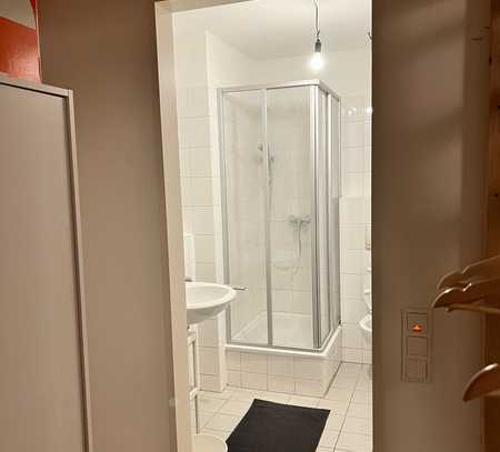 Untermiete 1 Zimmer Wohnung voll möbliert 6-12 Monate