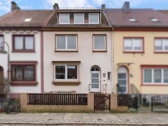 Bremen-Sebaldsbrück: Großzügiges Zweifamilienhaus mit Potenzial in gefragter Lage