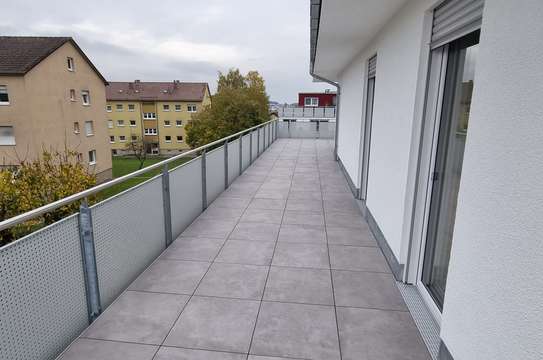 Stilvolle 4-Zimmer-Wohnung mit gehobener Innenausstattung mit Einbauküche und Dachterrasse