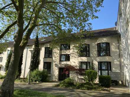 Schöne Zweizimmerwohnung mit Sonnenbalkon im 1. OG für Singles oder Paare! Im Herzen von Bornheim!