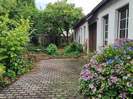 2 Familienhaus mit Garten, Nebengebäude und Garage