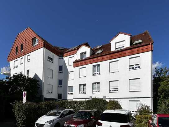 Bad Soden Neuenhain: Helle 2-Zimmer-Wohnung mit sonnigem Balkon im 3. OG