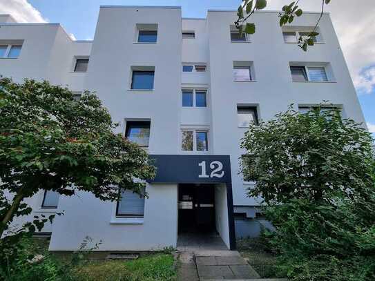 Optionaler Tiefgaragenstellplatz und sonniger Balkon: Renovierte 2-Zimmer-Wohnung ab sofort!