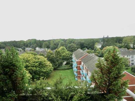 4-Zimmer-Dachgeschosswohnung mit Blick auf das Alstertal / AEZ in der Nähe