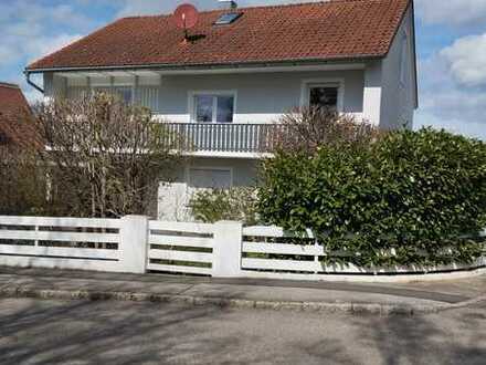 In Lenting: Gepflegte Wohnung mit viereinhalb Zimmern, Balkon, Dachterrasse und Garage