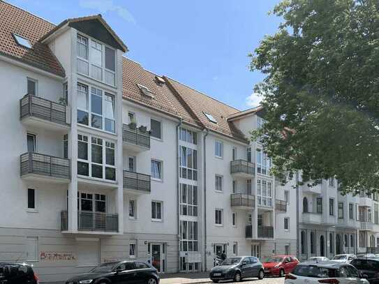 Helle 2-Raum-Wohnung mit Einbauküche in Stadtfeld-Ost