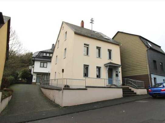 Attraktives 6-Zimmer-Einfamilienhaus in Idar-Oberstein OT Algenrodt