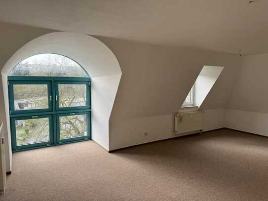 2 Stück günstige 2-Zimmer-Dachgeschosswohnungen zur Miete in Auerbach
