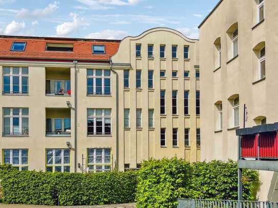 Top Lage mit Südbalkon - Denkmalgeschützte 2-Zimmer-Wohnung mit Tiefgaragenstellplatz in Leipzig