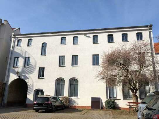 Großzügige 5-Raum Wohnung mit 141qm in Halle-Ammendorf zu vermieten!