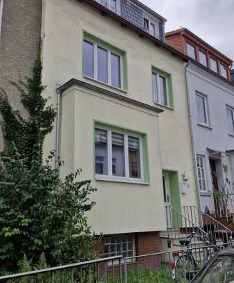 schöne renovierte 2-Zi.-Wohnung mit Gartenbalkon